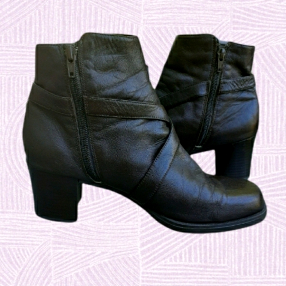 Mister Shoes Brown Booties